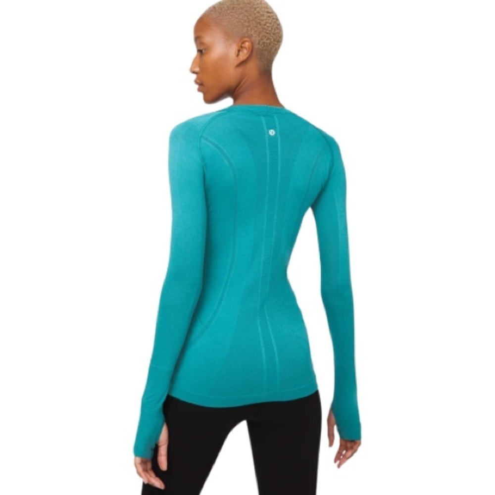 Lululemon Swiftly Tech Long Sleeve Crew
Ice Cave / Ice Cave women’s size 8